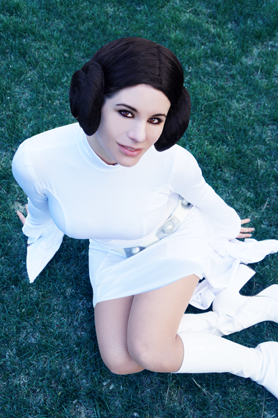 Illustration for article titled Elegant Princess Leia Cosplay for a More Civilized Age